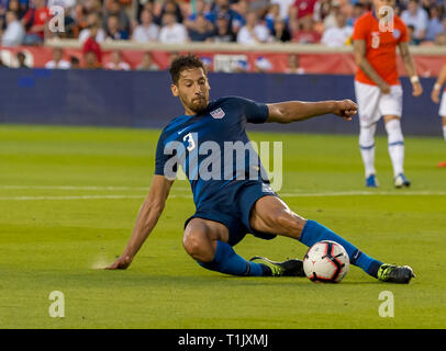 Houston, Texas, USA. 26Th Mar 2019. USA defender Omar Gonzalez (3) lors d'un match amical entre les États-Unis et le Chili au stade BBVA Compass à Houston, Texas, le score à la demie 1-1 © Maria Lysaker/CSM. Credit : Cal Sport Media/Alamy Live News Banque D'Images