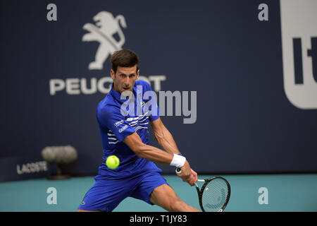 Miami Gardens, Florida, USA. 26Th Mar 2019. Roberto Bautista Agut d'Espagne bat Novak Djokovic de Serbie au cours jour 9 de l'Open de Miami présenté par Itau au Hard Rock Stadium le 26 mars 2019 à Miami Gardens, en Floride. People : Novak Djokovic Credit : tempêtes Media Group/Alamy Live News Banque D'Images