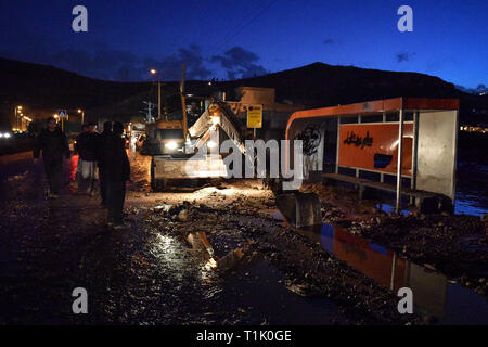 Shiraz, Iran. 26Th Mar 2019. Le deuxième jour de fortes pluies et des inondations à Shiraz a causé des dommages-intérêts dans diverses parties de la ville de Shiraz, province de Fars, en Iran, le jeudi 25 mars 2019. Les plus grands dommages était dans les maisons des Saadi district de Shiraz. Les maisons ont été rempli avec de l'eau et beaucoup de maisons sont hors d'accès et ne sont pas compatibles pour la vie. Le niveau de l'eau dans le district de Saadi est d'environ 3 mètres. Credit : Amin Bre/Alamy Live News Banque D'Images