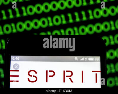 L'Ukraine. Mar 27, 2019. Sur cette photo, l'illustration a Esprit Holdings vu le logo affiché sur un téléphone intelligent. Crédit : Igor Golovniov SOPA/Images/ZUMA/Alamy Fil Live News Banque D'Images