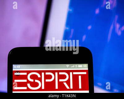 L'Ukraine. Mar 27, 2019. Sur cette photo, l'illustration a Esprit Holdings vu le logo affiché sur un téléphone intelligent. Crédit : Igor Golovniov SOPA/Images/ZUMA/Alamy Fil Live News Banque D'Images