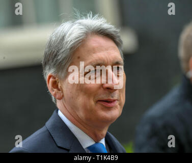 Londres, Royaume-Uni. 27 Mar 2019. Philip Hammond MP PC, chancelier de l'Échiquier, feuilles 11 Downing Street, London Credit Ian Davidson/Alamy Live News Banque D'Images