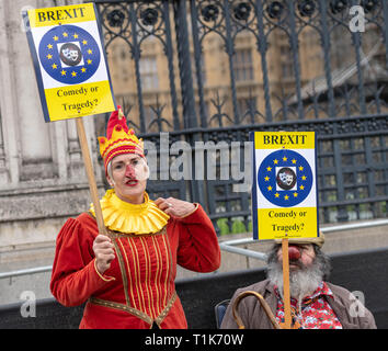 Londres, Royaume-Uni. 27 mars 2019, les manifestants Brexit clown habillé en clown Crédit : Ian Davidson/Alamy Live News Banque D'Images