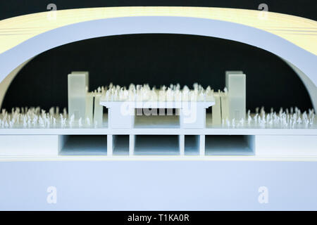 ExCel, Londres, Royaume-Uni. Mar 27, 2019. Un modèle d'un terminal de passagers par Grimshaw. Architecture et planification Le Passenger Terminal Expo 2019 rassemble des exposants et visiteurs pour voir les dernières nouvelles technologies et le lancement de produits provenant de plus de 350 de l'aéroport, leader mondial des fournisseurs de solutions. Credit : Imageplotter/Alamy Live News Banque D'Images