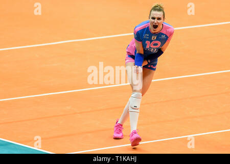 Candy Arena, Monza, Italie. 27 mars, 2019. Volleyball CEV Challenge Cup women, Final, deuxième manche. Edina Begic de Saugella exultation Monza pendant le match entre Monza et Aydin BBSK Saugella à l'Arène de bonbons de l'Italie. Credit : Claudio Grassi/Alamy Live News Banque D'Images