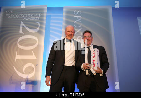 Gagnants sur scène lors de la remise des Prix 2019 Parrainage britannique tenue à London Marriott Hotel Grosvenor Square, Londres. Banque D'Images