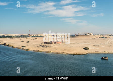 Ismailia, Egypte - Novembre 5, 2017 : la bataille d'Ismaïlia, Monument, Monument aux morts et de la côte de sable du Canal de Suez à Ismaïlia, en Égypte. Banque D'Images