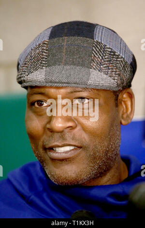 Aider les Knicks Junior, présenté par Fidelis Santé, Police Athletic League & Le New York d'entailles alumni match de basket-ball à la Police Athletic League's Harlem Center à Harlem, New York City. Avec : Larry Johnson Où : New York, New York, United States Quand : 23 Feb 2019 Credit : Derrick Saleurs/WENN.com Banque D'Images