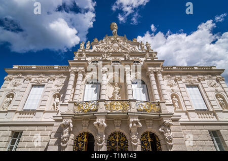 Détail de façade de belle Roi Ludwig II palace à Linderhof. Château de Linderhof a été l'un des trois palais construit par le roi Louis II de Bavière Banque D'Images