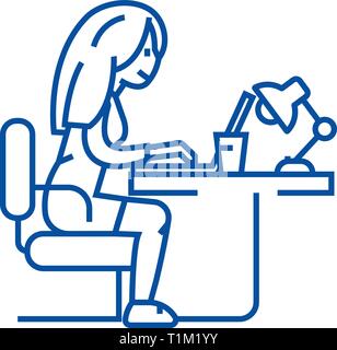 Femme au travail sur ordinateur portable dans l'icône de la ligne du bureau concept. Femme au travail sur ordinateur portable dans bureaux appartement vector symbole, signe, contours illustration. Illustration de Vecteur