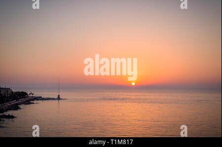 Coucher de soleil sur le front de mer de Beyrouth et la mer Méditerranée, le Liban Banque D'Images