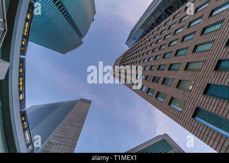 Les tours d'immeubles de Tokyo près de Higashi-Shimbashi. Minato Ward Banque D'Images