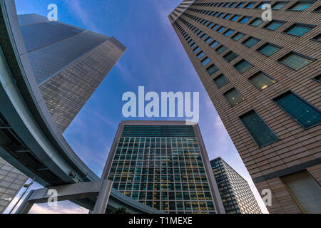 Les tours d'immeubles de Tokyo près de Higashi-Shimbashi. Minato Ward Banque D'Images