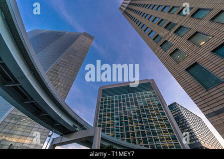 Les tours d'immeubles de Tokyo près de Higashi-Shimbashi. Minato Ward Banque D'Images
