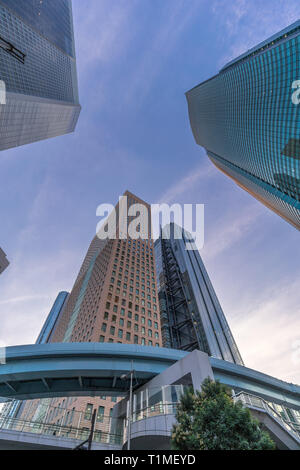 Les tours d'immeubles de Tokyo près de Higashi-Shimbashi. Minato Ward Banque D'Images