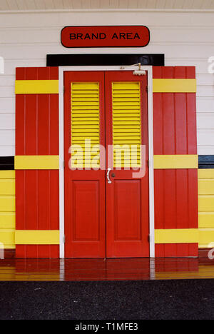 Bridgetown, Barbade - Mount Gay Rum Factory's door - 35 mm - couleur numérisées de haute qualité Banque D'Images