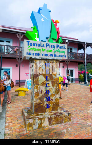 Tortola est la plus grande des îles Vierges britanniques des Caraïbes. Elle possède plusieurs plages de sable blanc, dont Cane Garden Bay et Smugglerâ€™ Banque D'Images