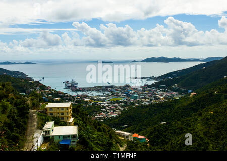 Tortola est la plus grande des îles Vierges britanniques dans les Caraïbes. Il dispose de plusieurs plages de sable blanc, y compris Cane Garden Bay, et Smuggler' Banque D'Images