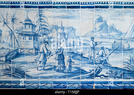 Tuiles azulejo historique du 17ème siècle dans la cour intérieure de l'Université d'Evora, Evora, Portugal Banque D'Images