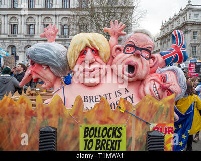 La Monstruosité Brexit flotter par Jacques Tilly sur le vote du peuple, 23 Mars 2019 Mars, Whitehall, Londres, UK Banque D'Images