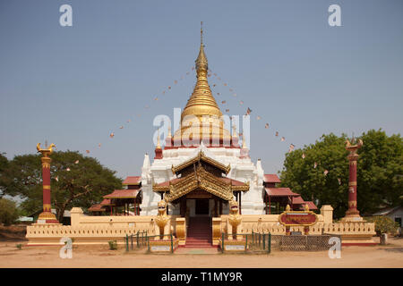 Un temple dans le vieux village de Bagan, Mandalay, Myanmar, région Asie Banque D'Images