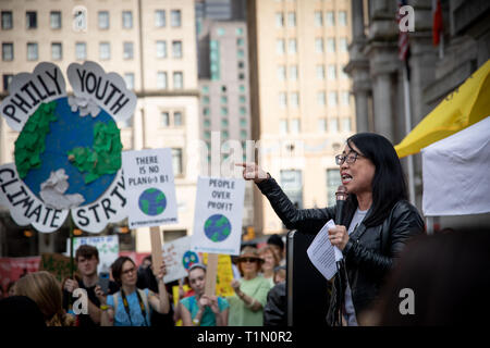 Des centaines d'étudiants pour mettre à l'urgence de la crise climatique et leur frustration face à l'inaction des adultes. Philadlephia, USA, le 15 mars 2019 Banque D'Images