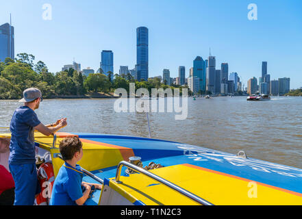 Le centre-ville d'un ferry CityCat sur le fleuve de Brisbane, Brisbane, Queensland, Australie Banque D'Images