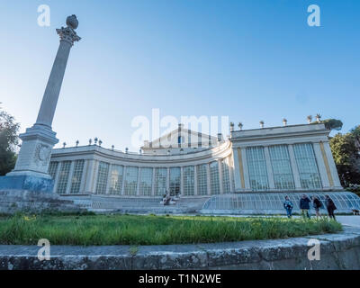 Mars 2019. De l'extérieur du théâtre de Villa Torlonia Torlonia. Le théâtre, fermé, est situé dans un parc public, Villa Torlonia, dans Banque D'Images