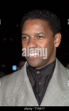 LOS ANGELES, CA. 14 décembre 1999 : l'acteur Denzel Washington à la première mondiale, à Los Angeles, de son nouveau film "L'ouragan". © Paul Smith / Featureflash Banque D'Images