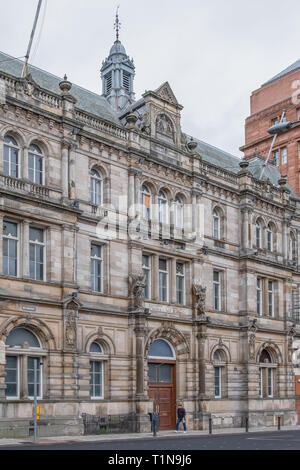 Dundee, Écosse, Royaume-Uni - 22 mars 2019 : l'ancien bureau de poste Bâtiments à côté prairie à Dundee en Écosse. Banque D'Images