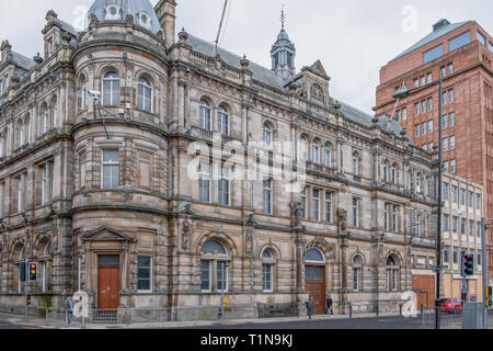 Dundee, Écosse, Royaume-Uni - 22 mars 2019 : l'ancien bureau de poste Bâtiments à côté prairie à Dundee en Écosse. Banque D'Images