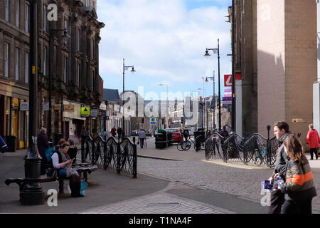 Dundee, Écosse, Royaume-Uni - 23 mars 2019 : Les gens occupés à Wellgate shopping dans le centre-ville de Dundee en Ecosse. Banque D'Images