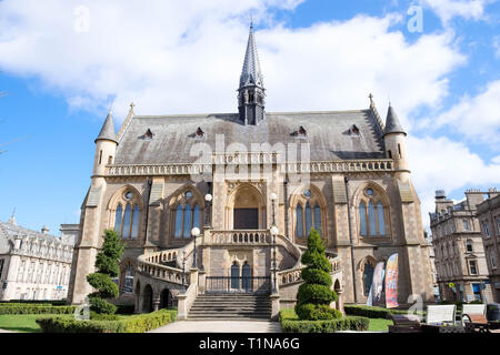 Dundee, Écosse, Royaume-Uni - 23 mars 2019 : Une partie de l'impressionnante architecture à Dundee avec les McManus Art Gallery and Museum Spier ou à l'intérieur de la tour Banque D'Images