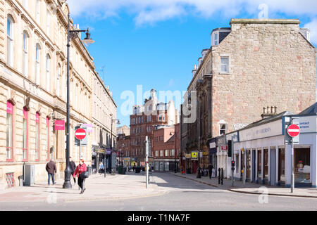 Dundee, Écosse, Royaume-Uni - 23 mars 2019 - Centre-ville de Dundee calme pour un samedi après-midi comme parcs commerciaux prendre des affaires de la Scottish hautes rues Banque D'Images