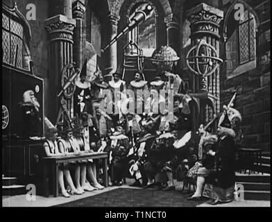 Un voyage sur la Lune (En français : Le Voyage dans la Lune)[a] est un film d'aventure Français 1902 réalisé par Georges Méliès. Inspiré par une grande variété de sources, y compris les romans de Jules Verne De la terre à la Lune et autour de la Lune, le film suit un groupe d'astronomes qui voyage à la Lune dans un canon automoteur-capsule, explorer la surface de la Lune, s'échapper d'un groupe underground de sélénites (habitants de la lune), et le retour sur Terre avec une captive du sélénite. Il dispose d'un ensemble de distribution de comédiens français, dirigé par Méliès lui-même dans le rôle principal du professeur Barbenfouillis, et Banque D'Images