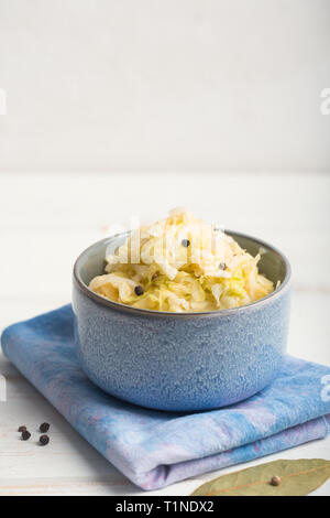 La choucroute est du chou fermenté. Les aliments fermentés typique dans certains pays comme la Russie. La Pologne ou l'allemand. C'est l'ingrédient principal de bigos. S COPIE Banque D'Images