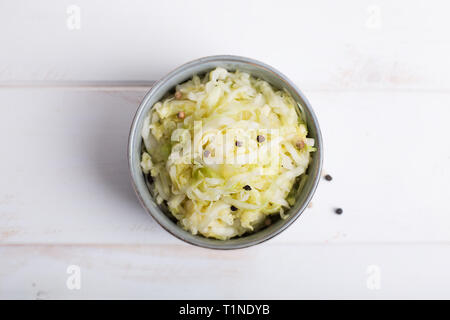 La choucroute est du chou fermenté. Les aliments fermentés typique dans certains pays comme la Russie. La Pologne ou l'allemand. C'est l'ingrédient principal de bigos Banque D'Images