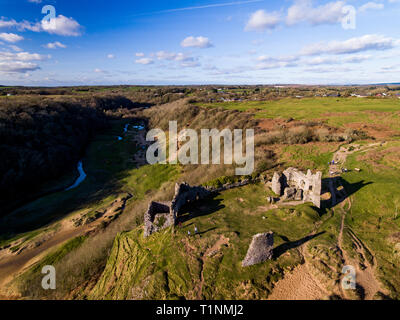 Pennard Penmaen ou château château, surplombant la baie de falaises trois, Gower, Swansea, Wales, UK Banque D'Images