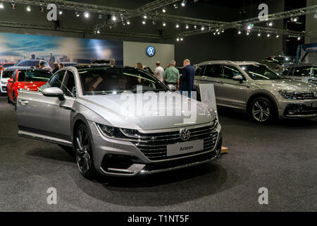 Salzbourg, Autriche - 23 mars 2019 : Le Volkswagen Arteon au salon de l'auto Banque D'Images