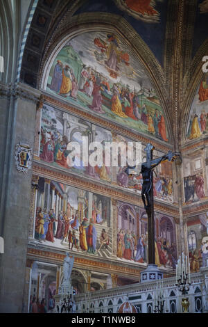 Fresques par le peintre de la Renaissance italienne Domenico Ghirlandaio et son atelier (1485-1490) dans la Cappella Maggiore, dans la Basilique de Santa Maria Novella (Basilica di Santa Maria Novella) à Florence, Toscane, Italie. Banque D'Images