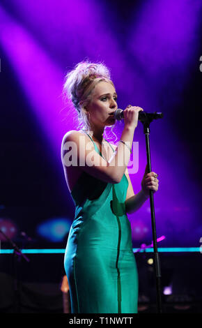 Au cours de l'exécution de Rose Gray le Teenage Cancer Trust, Concert Royal Albert Hall, Londres. PRESS ASSOCIATION. Photo date : mercredi 27 mars, 2019. Voir PA story SHOWBIZ TCT. Crédit photo doit se lire : Isabel Infantes/PA Wire Banque D'Images