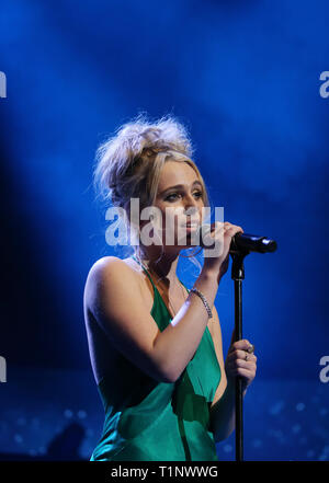 Au cours de l'exécution de Rose Gray le Teenage Cancer Trust, Concert Royal Albert Hall, Londres. PRESS ASSOCIATION. Photo date : mercredi 27 mars, 2019. Voir PA story SHOWBIZ TCT. Crédit photo doit se lire : Isabel Infantes/PA Wire Banque D'Images