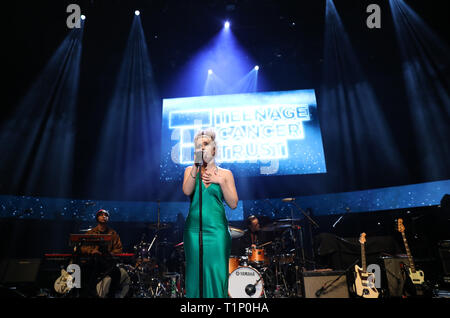 Au cours de l'exécution de Rose Gray le Teenage Cancer Trust, Concert Royal Albert Hall, Londres. PRESS ASSOCIATION. Photo date : mercredi 27 mars, 2019. Voir PA story SHOWBIZ TCT. Crédit photo doit se lire : Isabel Infantes/PA Wire Banque D'Images