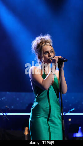 Au cours de l'exécution de Rose Gray le Teenage Cancer Trust, Concert Royal Albert Hall, Londres. PRESS ASSOCIATION. Photo date : mercredi 27 mars, 2019. Voir PA story SHOWBIZ TCT. Crédit photo doit se lire : Isabel Infantes/PA Wire Banque D'Images