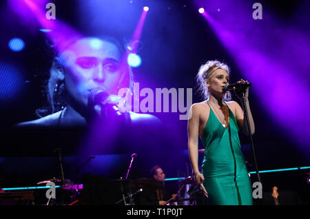 Au cours de l'exécution de Rose Gray le Teenage Cancer Trust, Concert Royal Albert Hall, Londres. PRESS ASSOCIATION. Photo date : mercredi 27 mars, 2019. Voir PA story SHOWBIZ TCT. Crédit photo doit se lire : Isabel Infantes/PA Wire Banque D'Images