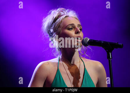 Au cours de l'exécution de Rose Gray le Teenage Cancer Trust, Concert Royal Albert Hall, Londres. PRESS ASSOCIATION. Photo date : mercredi 27 mars, 2019. Voir PA story SHOWBIZ TCT. Crédit photo doit se lire : Isabel Infantes/PA Wire Banque D'Images