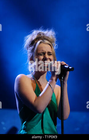 Au cours de l'exécution de Rose Gray le Teenage Cancer Trust, Concert Royal Albert Hall, Londres. PRESS ASSOCIATION. Photo date : mercredi 27 mars, 2019. Voir PA story SHOWBIZ TCT. Crédit photo doit se lire : Isabel Infantes/PA Wire Banque D'Images