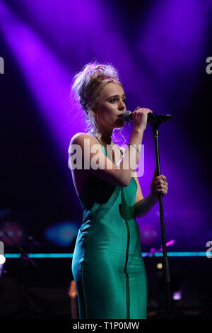 Au cours de l'exécution de Rose Gray le Teenage Cancer Trust, Concert Royal Albert Hall, Londres. PRESS ASSOCIATION. Photo date : mercredi 27 mars, 2019. Voir PA story SHOWBIZ TCT. Crédit photo doit se lire : Isabel Infantes/PA Wire Banque D'Images