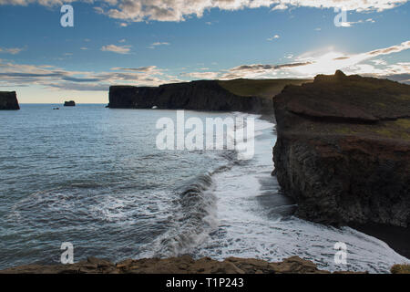 Dyrholaey promontory une destination touristique populaire sur la côte sud de l'Islande Banque D'Images