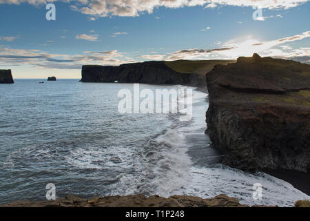 Dyrholaey promontory une destination touristique populaire sur la côte sud de l'Islande Banque D'Images